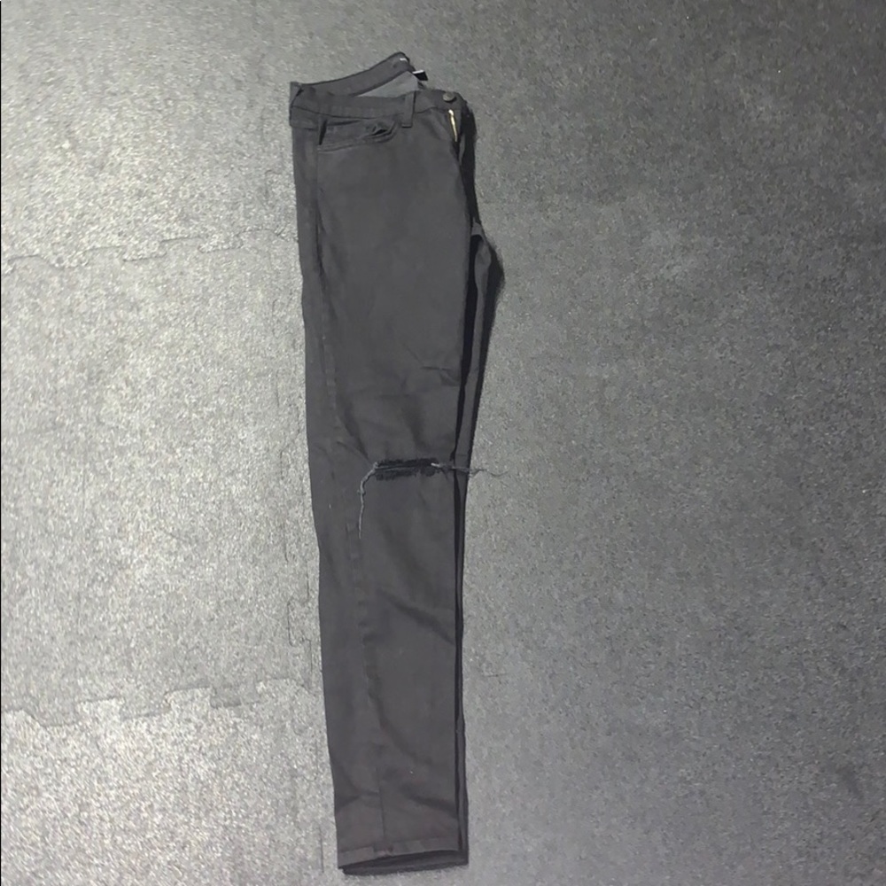 Women’s black distressed skinny jeans